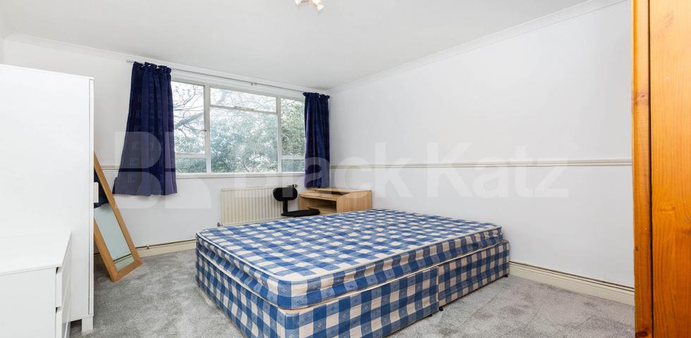 			GOOD FOR 2 SHARERS!, 2 Bedroom, 1 bath, 1 reception Apartment			 Cruikshank Street, KINGS CROSS / ISLINGTON